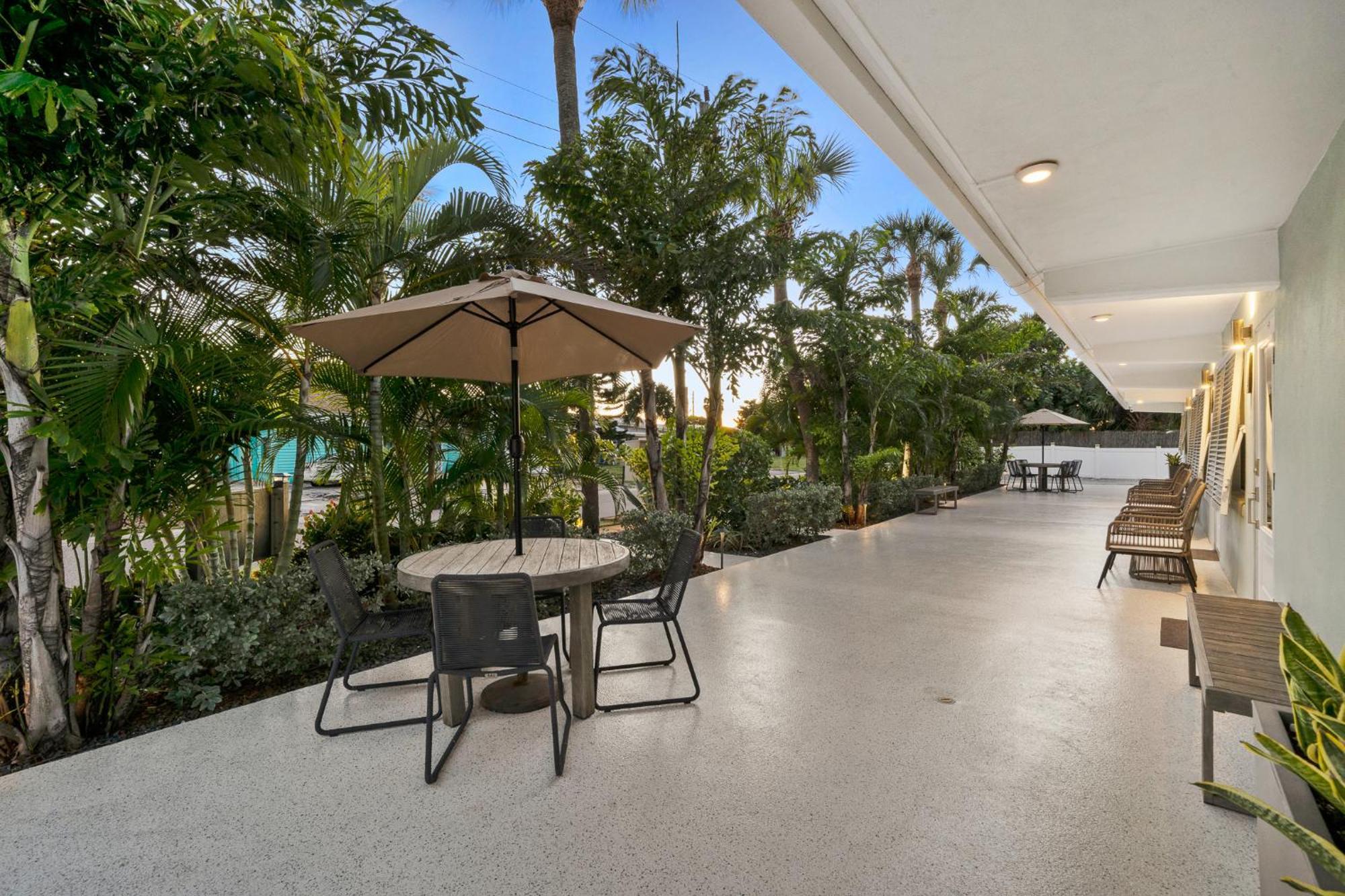 Boutique Vacation Rental Complex At Beach Cocoa Beach Exterior photo